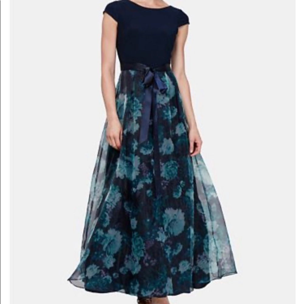 NWT! SLNY Sleeveless Maxi Dress